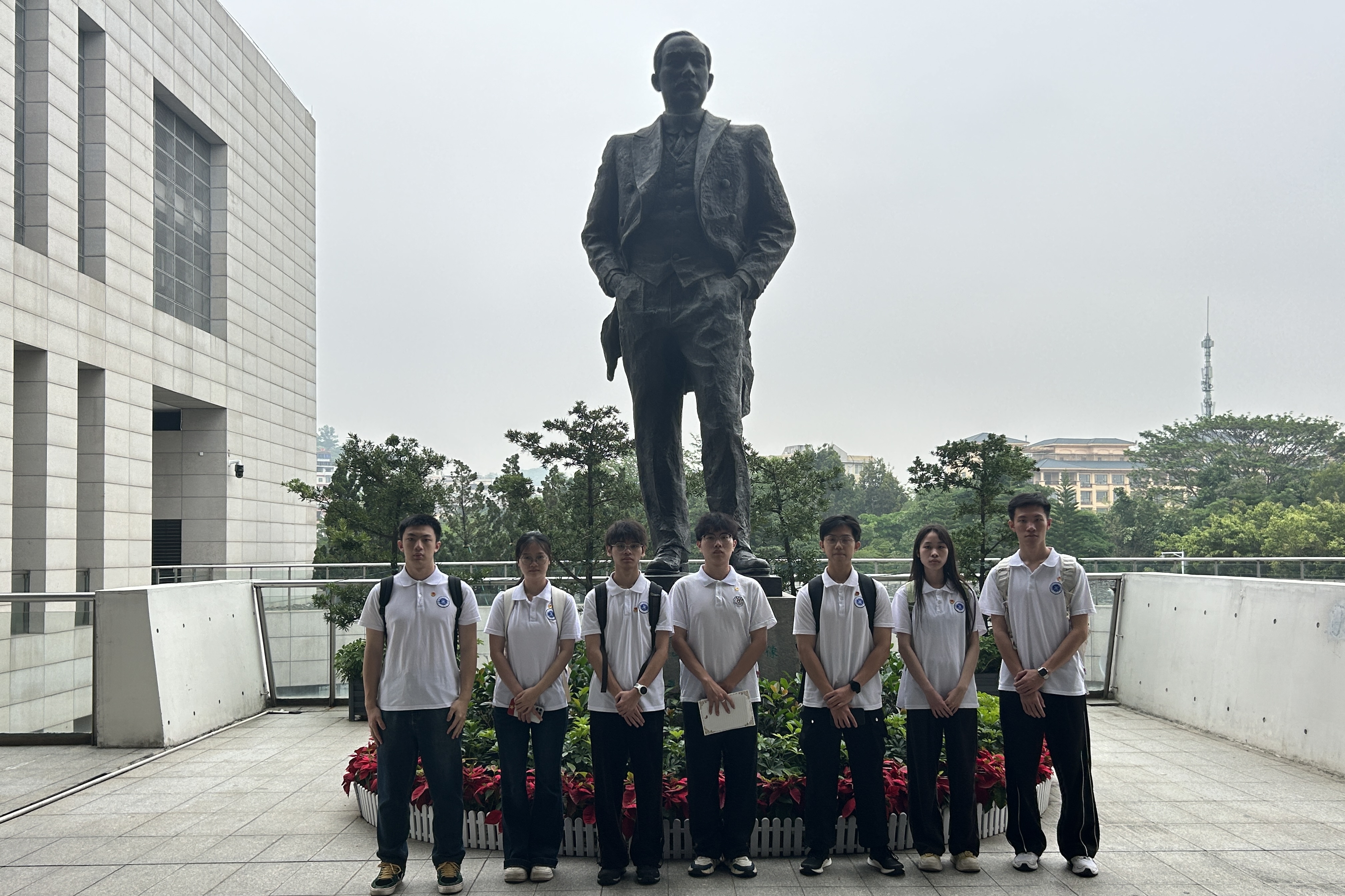 与孙中山先生合影-1.jpg