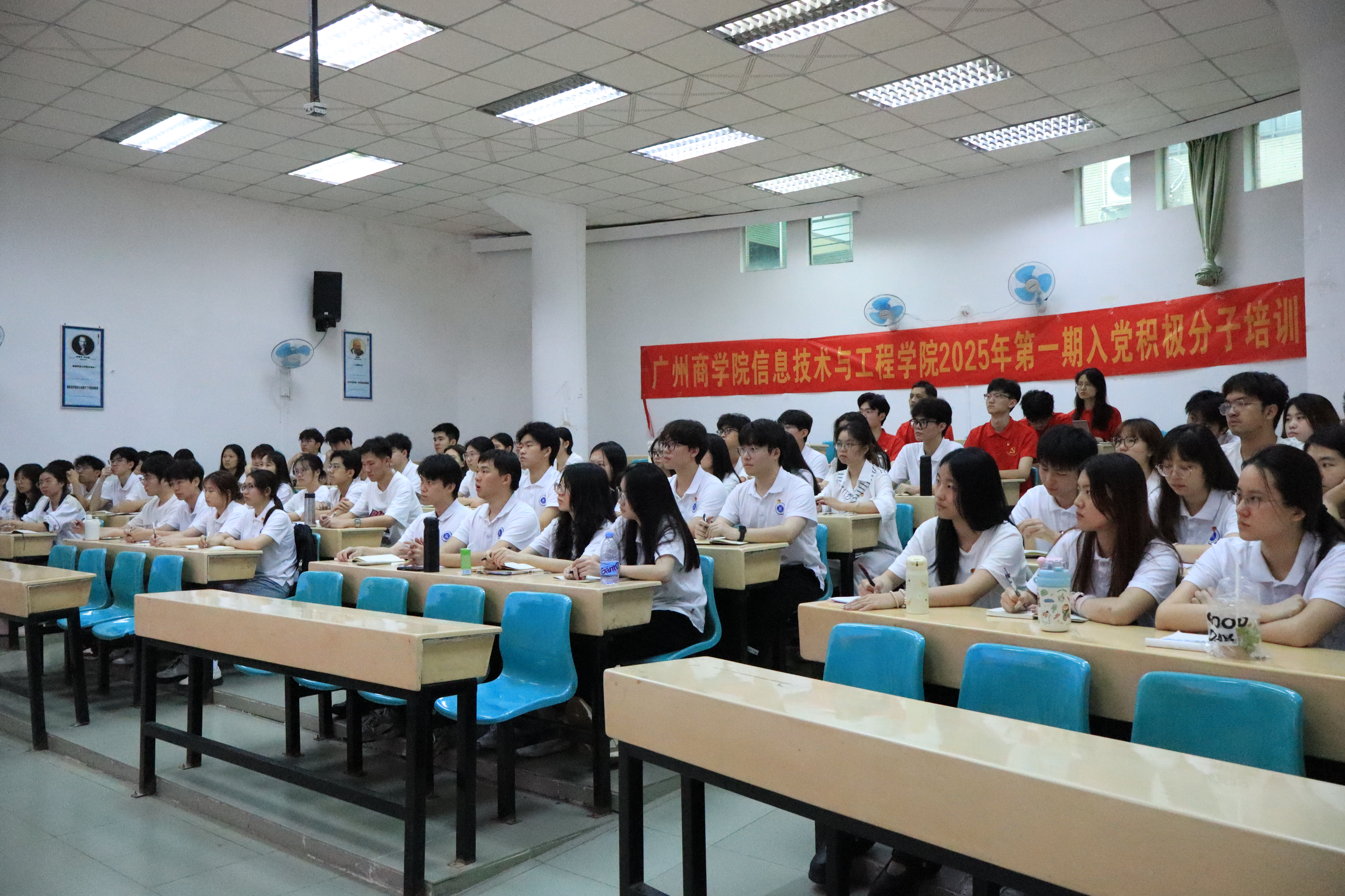 参会成员.JPG
