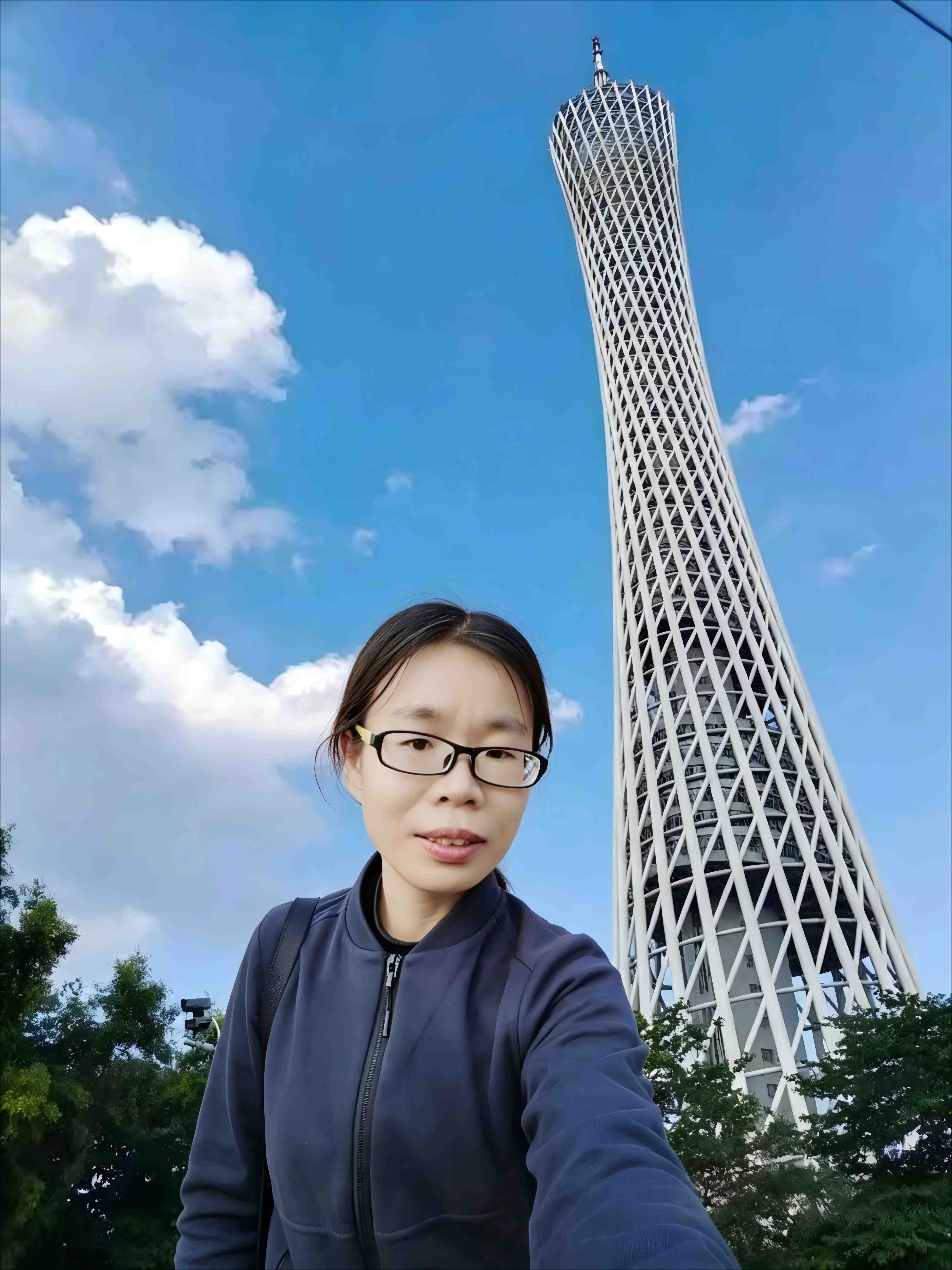何吕君.jpg