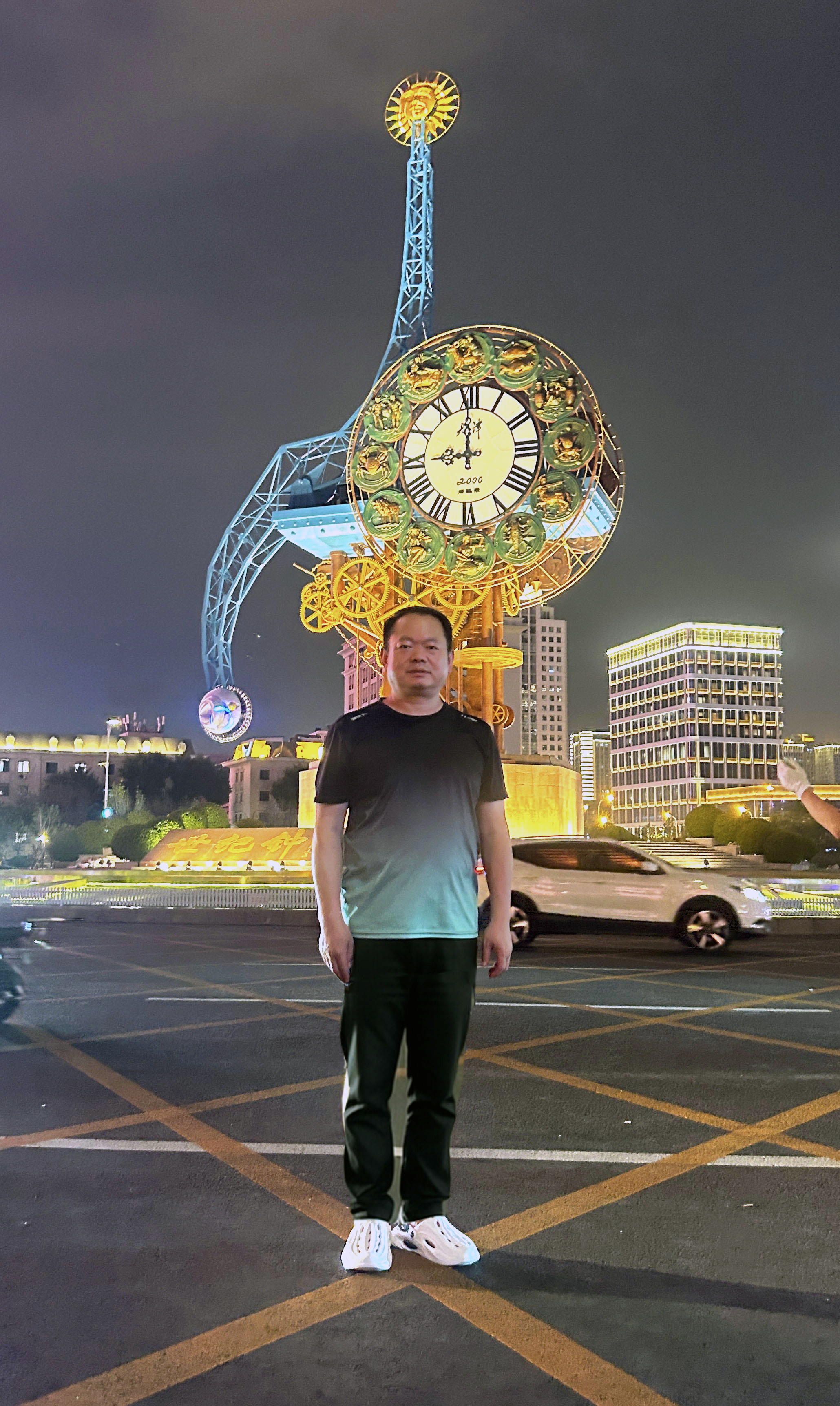 张欧亚.jpg